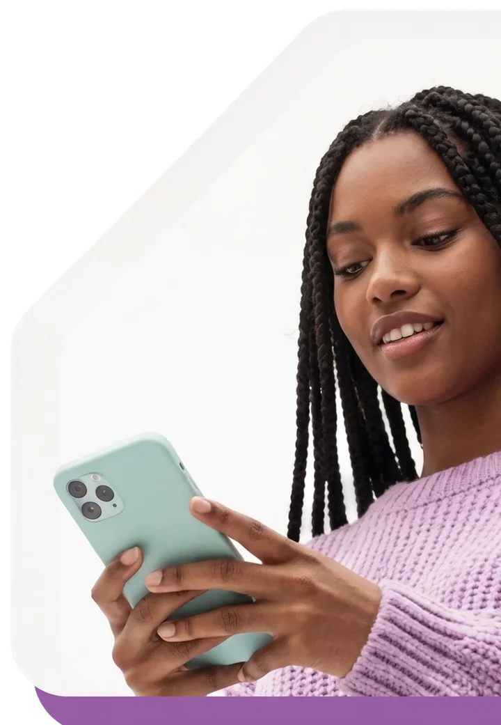 Person sending money on the Qash app